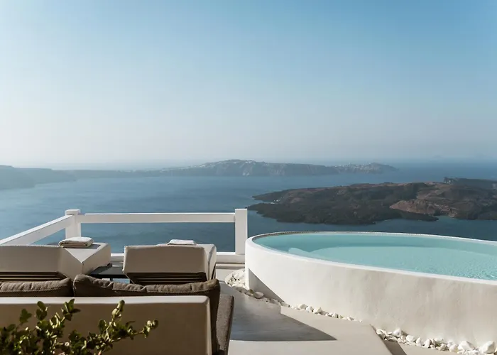 Aqua Luxury Suites By Nomee Hospitality Group