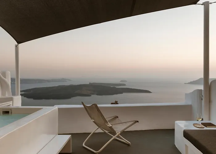 Aqua Luxury Suites By Nomee Hospitality Group