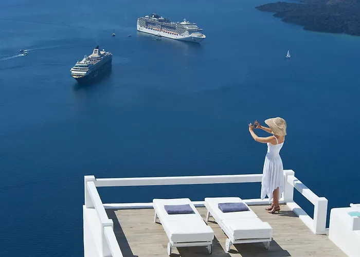 Aqua Luxury Suites By Nomee Hospitality Group